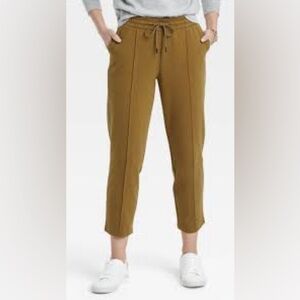 A New Day Stretch Cropped Pants Green Size Medium